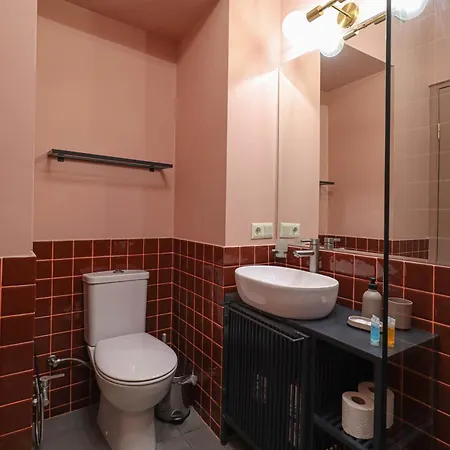 Spacious 1Br Apartment In The Heart Of Tbilisi Exterior photo