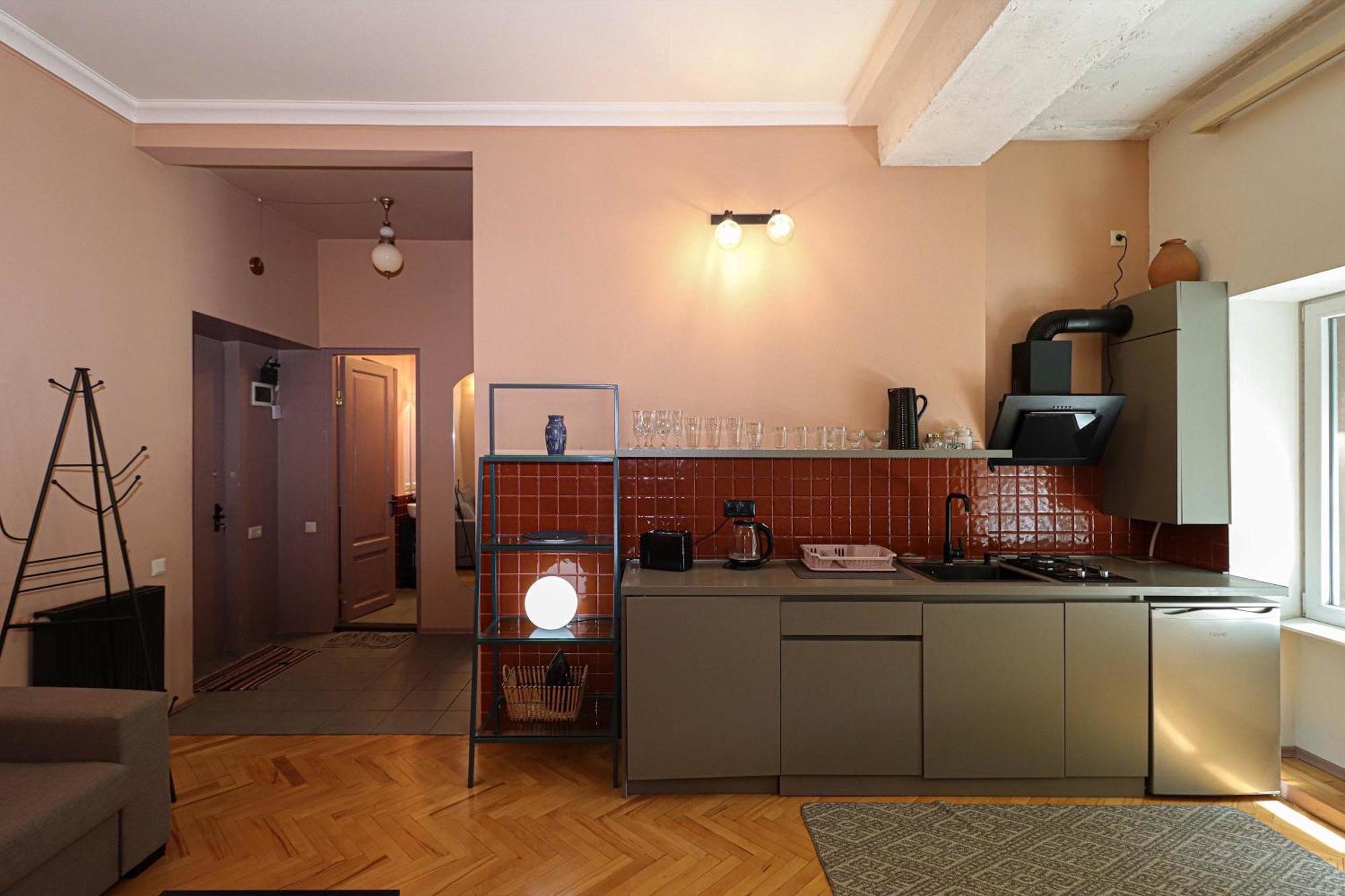 Апартаменти Spacious 1br In The Heart Of *