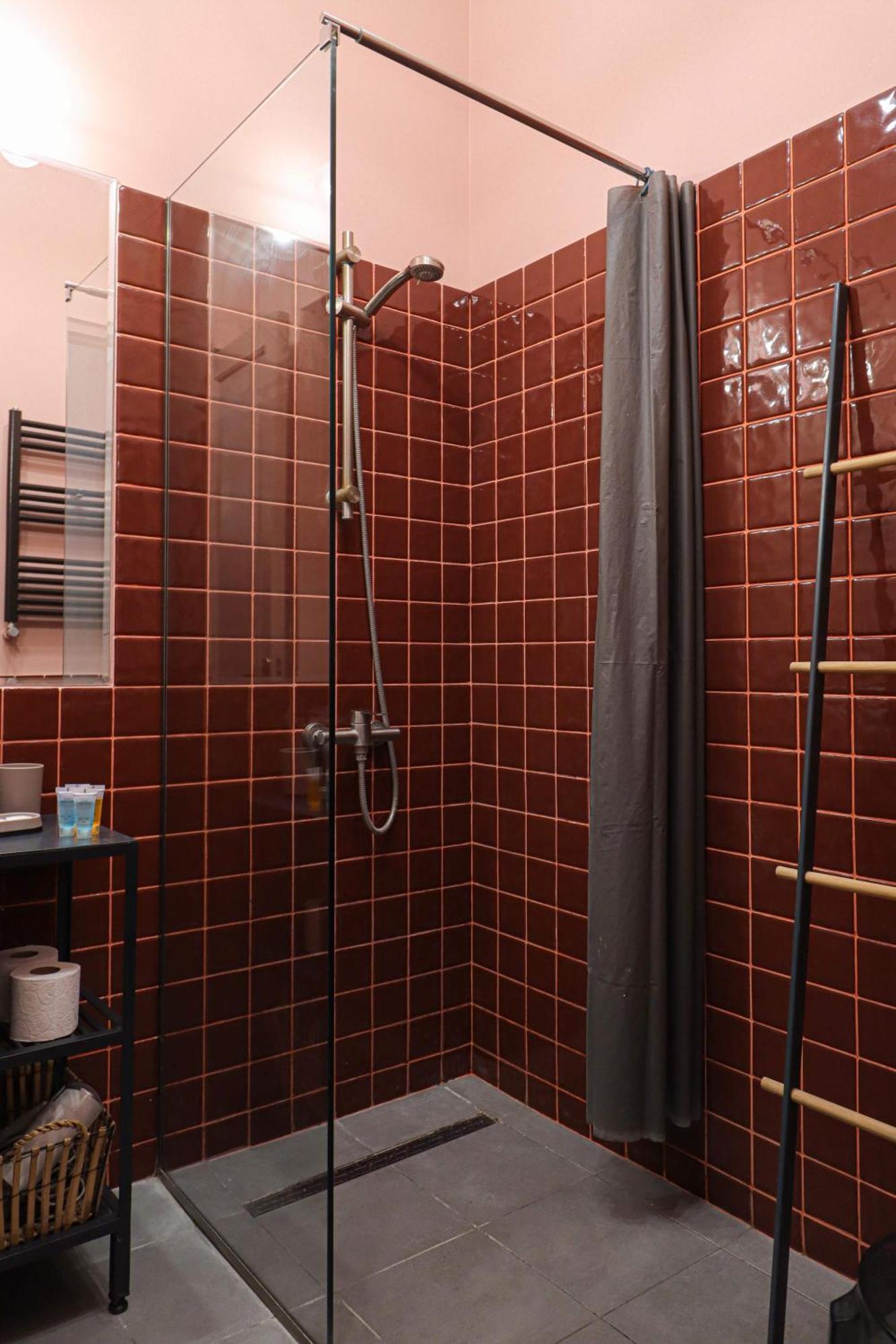 Spacious 1br In The Heart Of Апартаменти