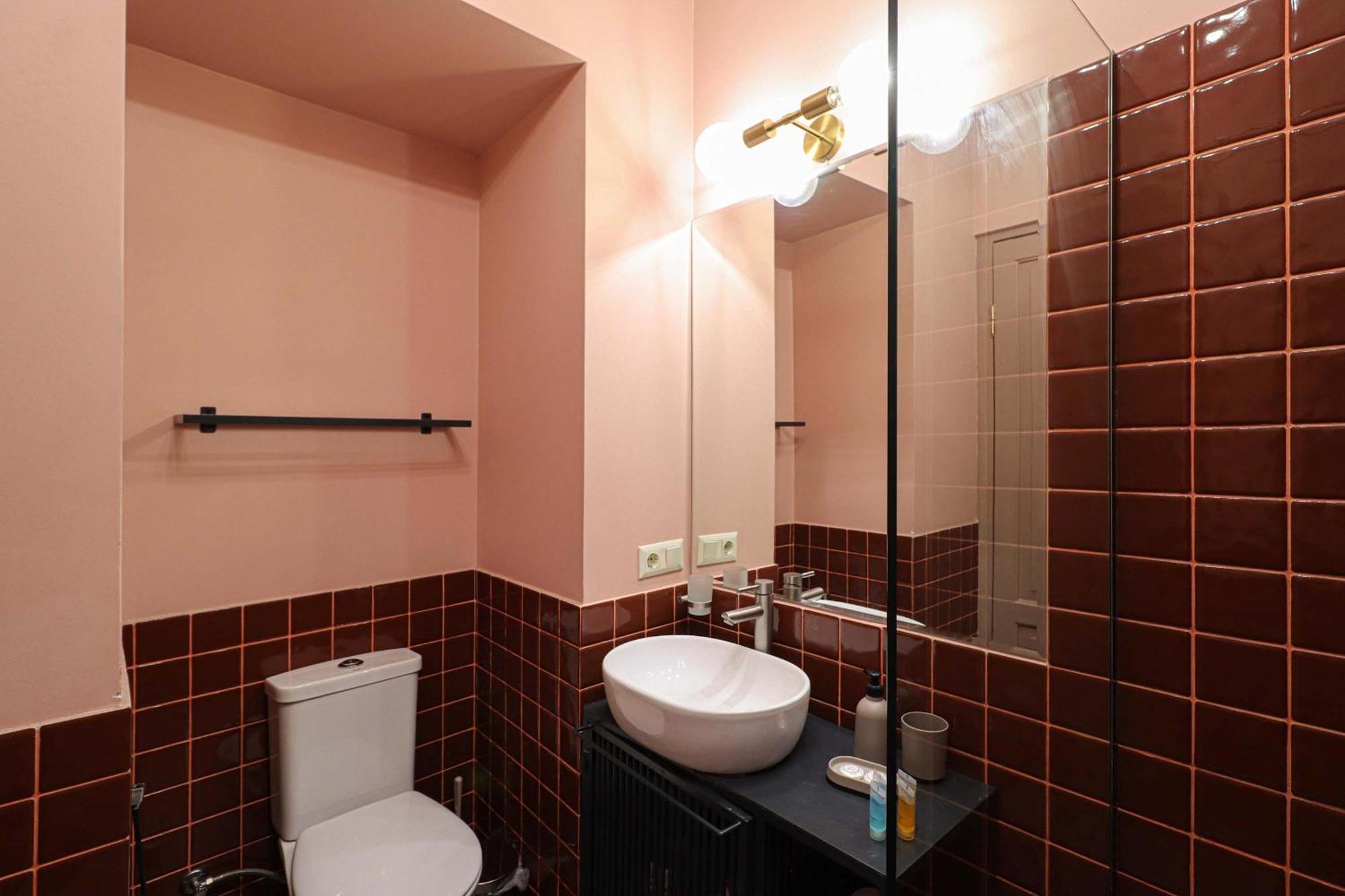 Апартаменти Spacious 1br In The Heart Of