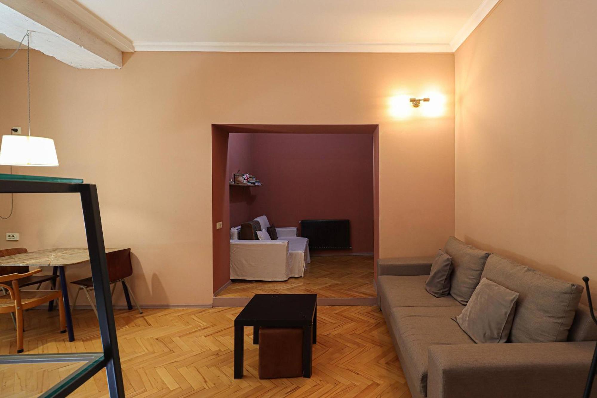 Апартаменти Spacious 1br In The Heart Of