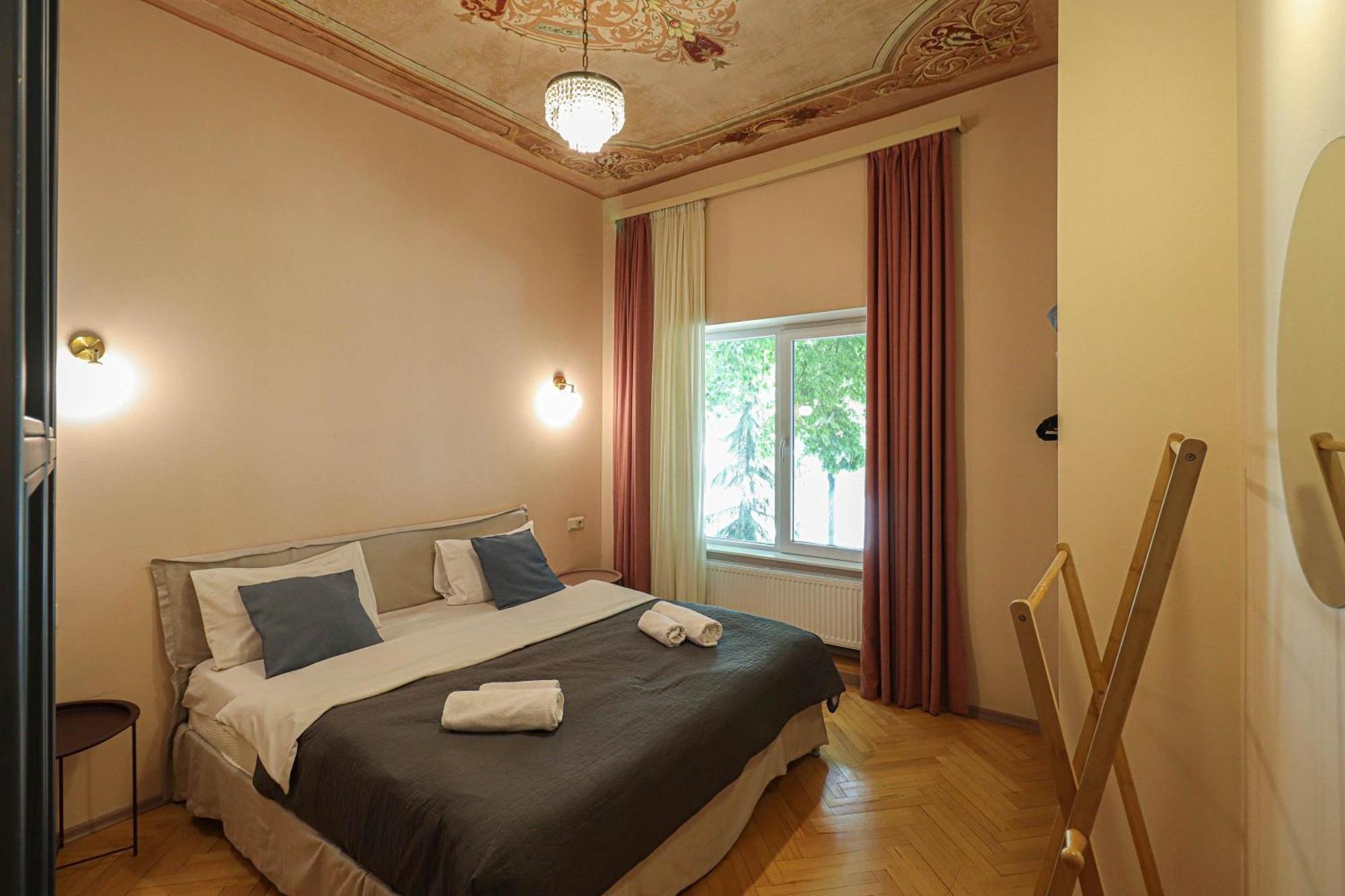 Апартаменти Spacious 1br In The Heart Of Тбілісі