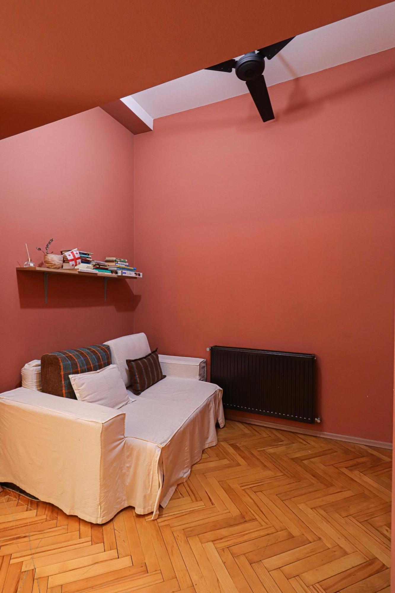 Spacious 1br In The Heart Of Апартаменти