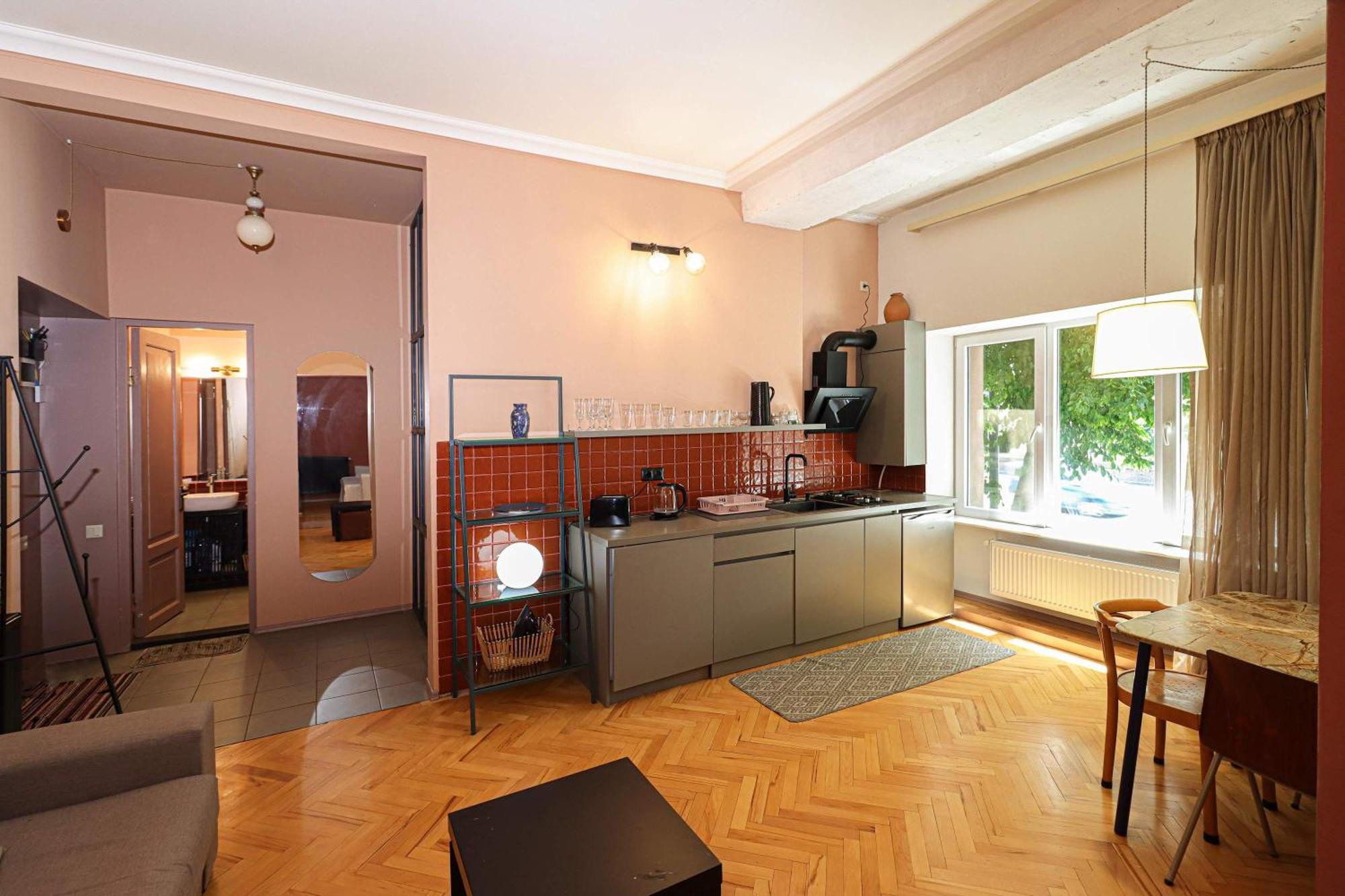 Spacious 1br In The Heart Of Тбілісі